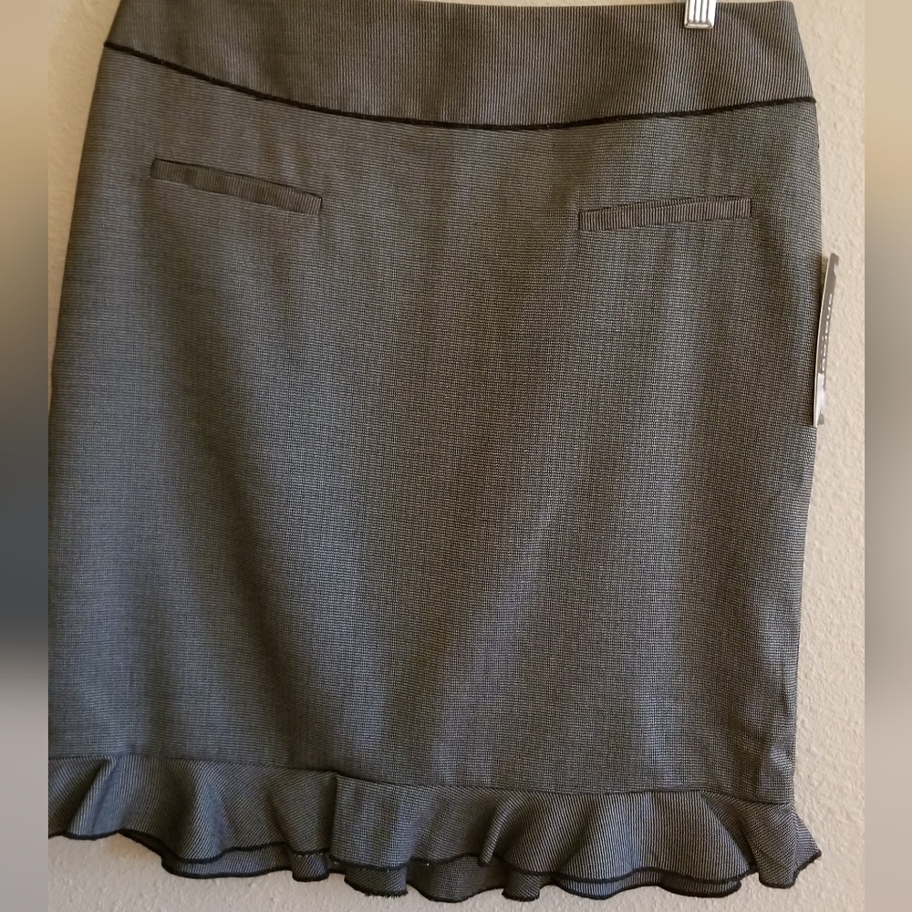 Sharagano NWT womens skirt size 6P